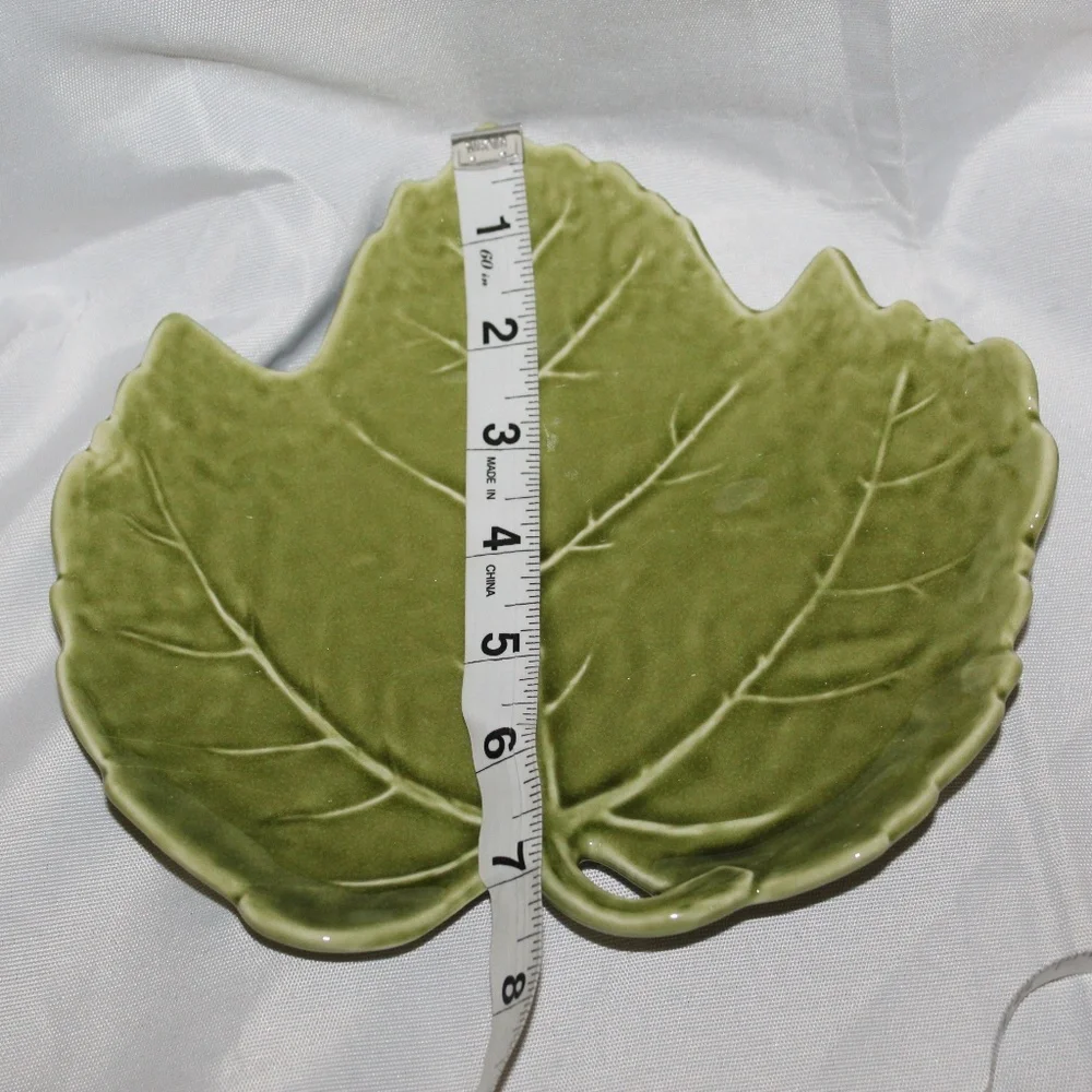 Williams Sonoma 2010. - B. Eigen.  Botanical Leaf Plate Set of 4